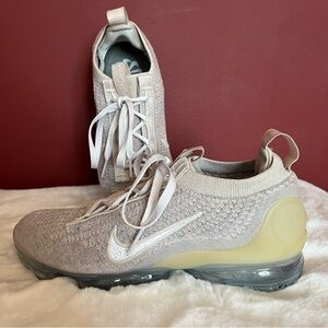 Nike Women’s Air Vapormax 2021 Flyknit shoes size 7